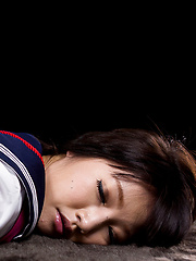Shiina Mizuho poses school uniform and then get roped