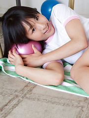 Miho Morita Asian shows hot butt in shorts and wants to play