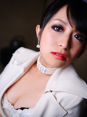 Elegant Asian chick Nana Kunimi shows off