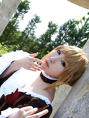 Saku Asian is amazingly beautiful lady in traditional dress