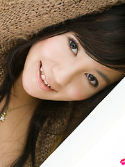 Natsuki Takahashi Asian in short tight skirt shows hot cleavage