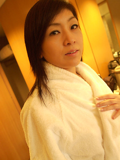 mature model Keiko Shinomiya